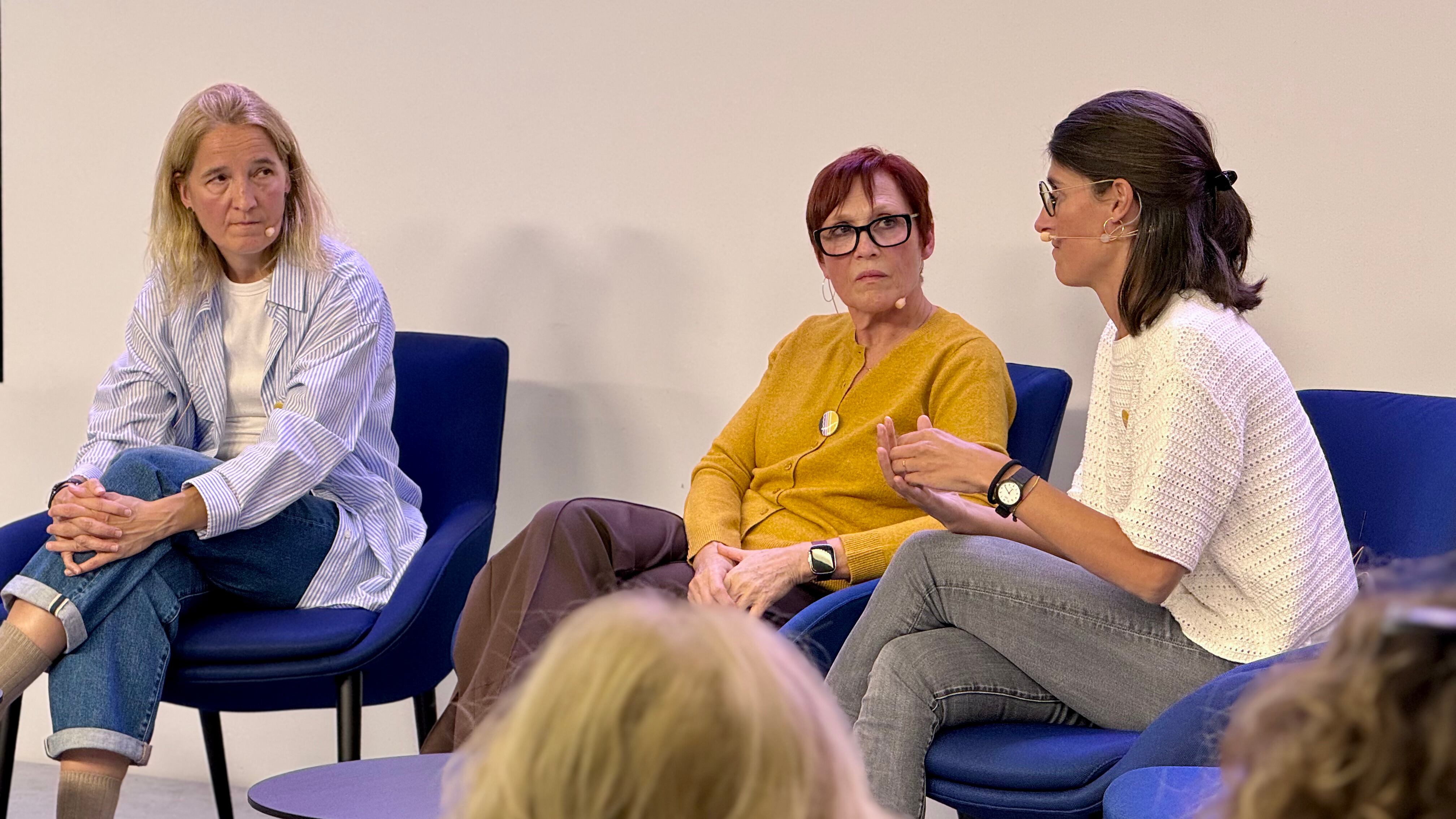 Conversa amb tres de les membres de l&#039;Associació Portuàries, Nuri Bordas, Coia Escoda i Teresa Jacas.