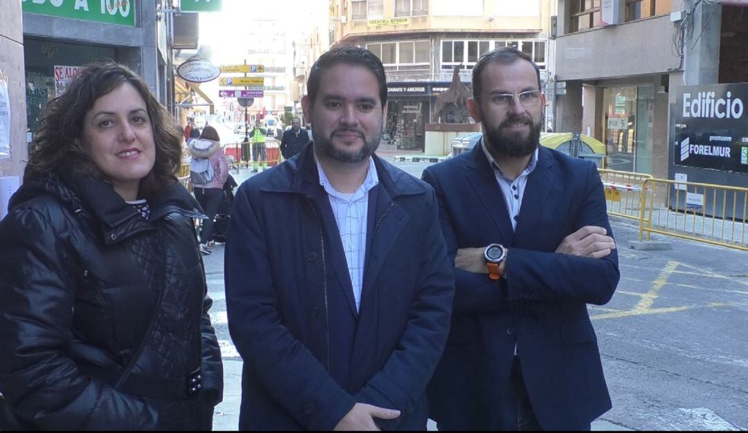 Los tres concejales de Ciudadanos visitando las obras de Alfonso XII