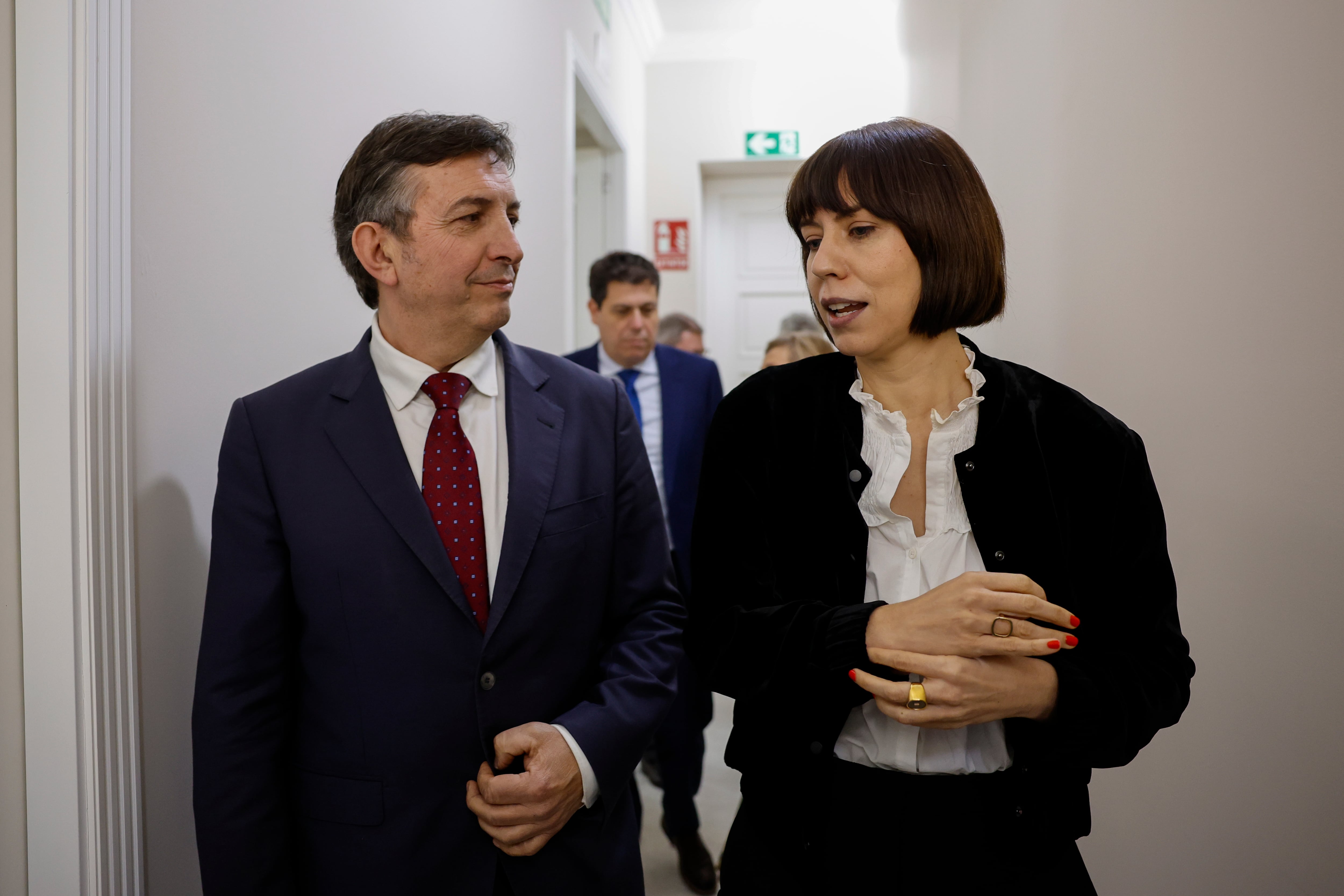 La secretaria general del PSPV-PSOE y ministra de Ciencia, Innovación y Universidades, Diana Morant, y el presidente de la Confederación Empresarial de la Comunitat Valenciana (CEV), Vicente Lafuente