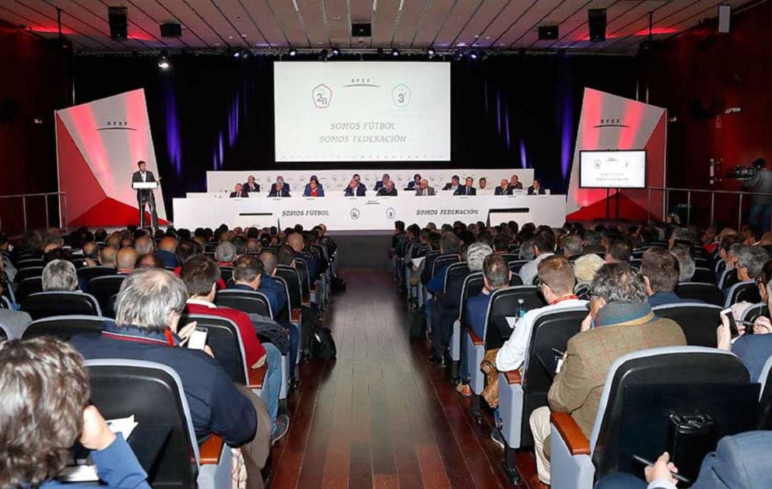 Reunión en la Ciudad del Fútbol de las Rozas