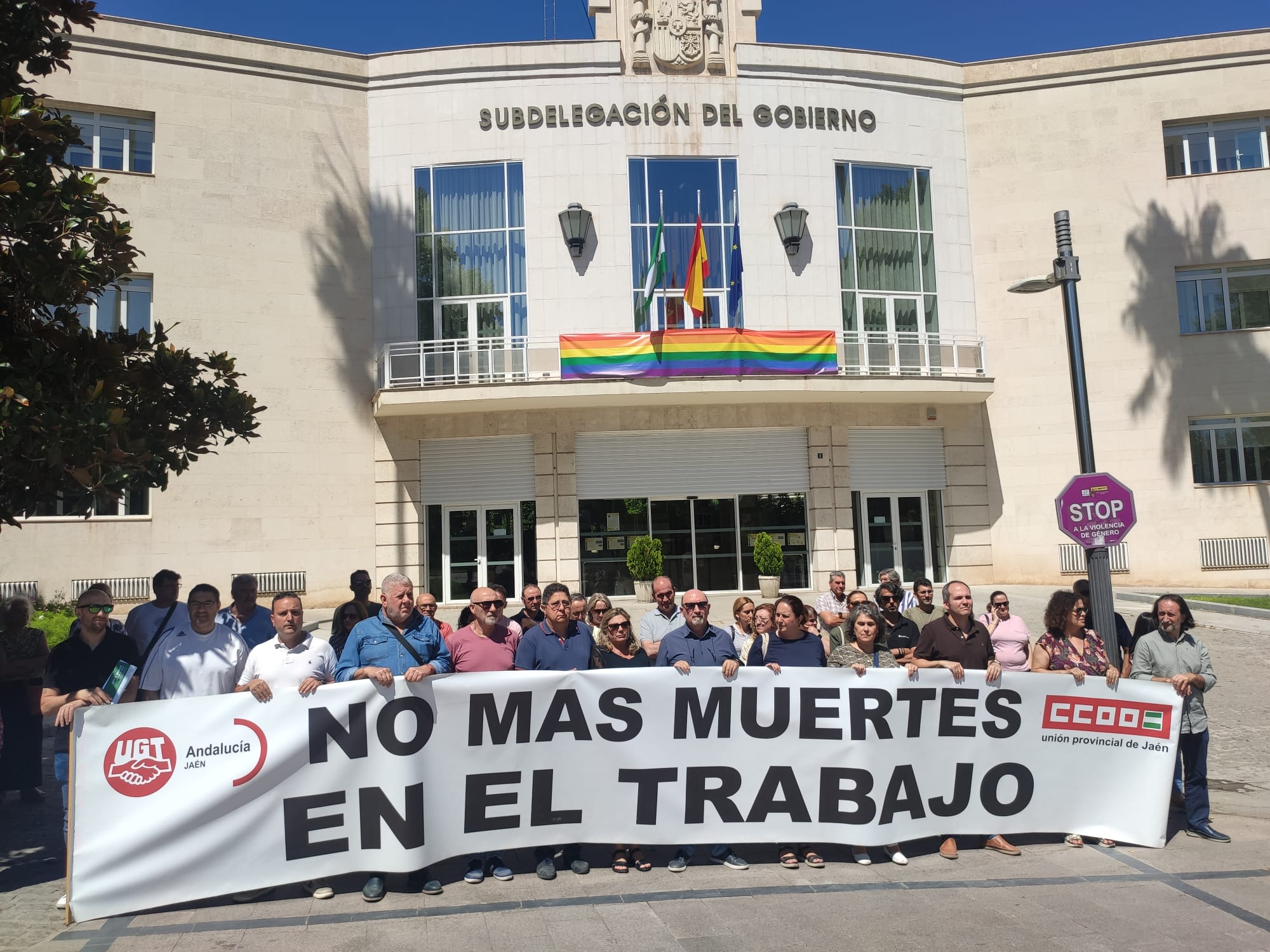 Concentración de los sindicatos UGT y CCOO por la última muerte en accidente de trabajo en la provincia de Jaén