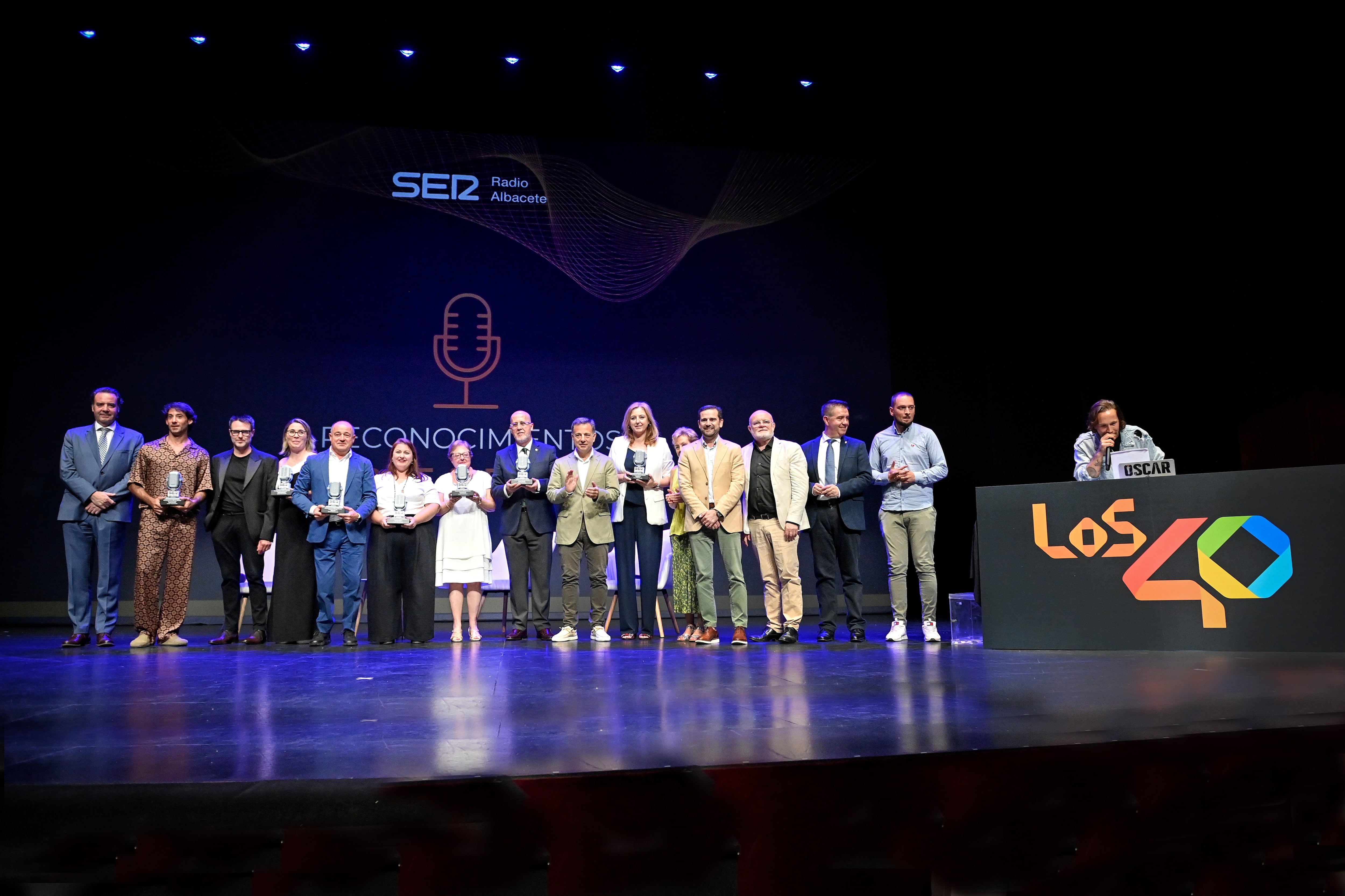 Juan Martínez Moraga, presidente de la Cámara de Comercio de Albacete, Esteban Berlanga, bailarín, Fran Martínez y Cristina Díaz, del Restaurante Maralba, Emilio Sáez, presidente de Amiab y del BSR Amiab, Eva Galán, investigadora, Rosa García, de Cáritas Albacete, Francisco Pérez, presidente de Cruz Roja Albacete, Manuel Serrano, alcalde de Albacete, Ángela González, vicerrectora de la Universidad de Castilla-La Mancha, María Victoria Fernández, presidenta de la AECC en Albacete, Pedro Sáez, director general de Amiab, Pedro Antonio Ruiz Santos, delegado de la Junta en Albacete, Santiago Cabañero, presidente de la Diputación de Albacete, Sergio Marín, alcalde de Letur.