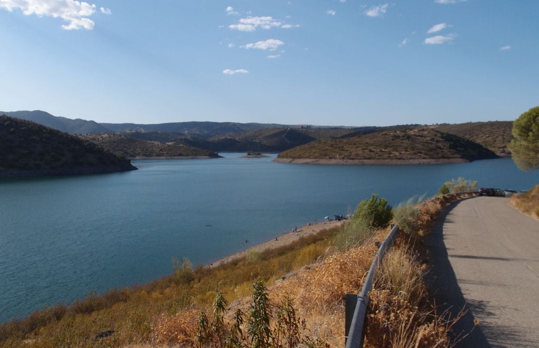 El embalse del Rumblar, en Baños de la Encina (Jaén), vivió este martes un trágico suceso al ahogarse en sus aguas un hombre