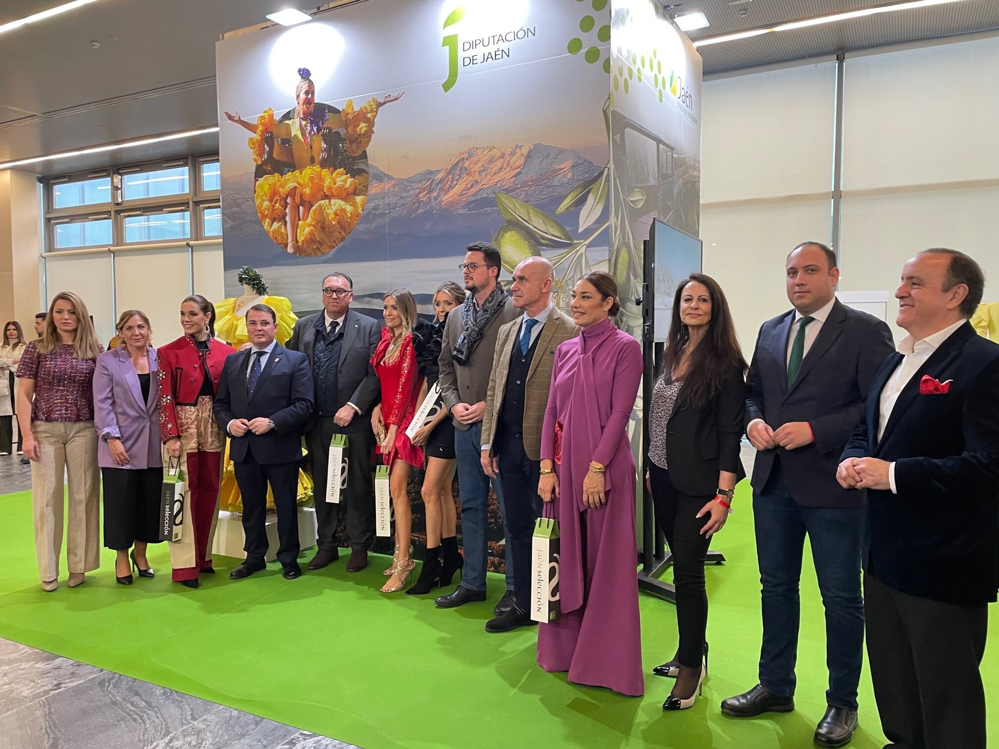 Personalidades de la organización, la Diputación Provincial de Jaén y de la moda jiennense en la inauguración de Simof