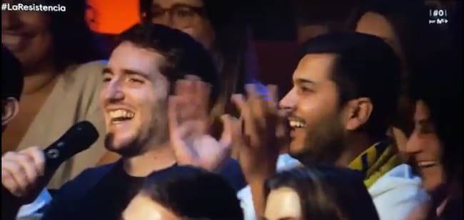 Jóvenes de Hoyales, charlando con Broncano