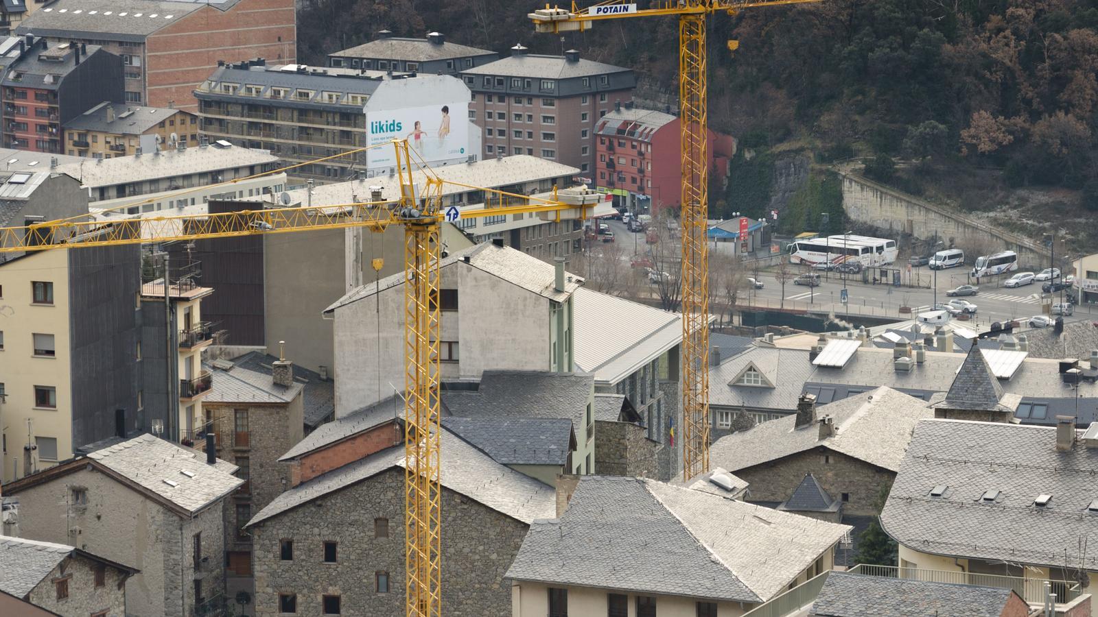 Obres en construcció a Andorra la Vella. El sector s&#039;ha mostrat totalment contrari a la llei de l&#039;habitatge que planteja el Govern de Xavier Espot.