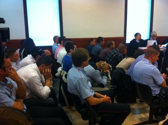 Els 15 acusats per l&#039;agressió a la Sala Stroika de Manresa abans de començar el judici a l&#039;Audiència de Barcelona