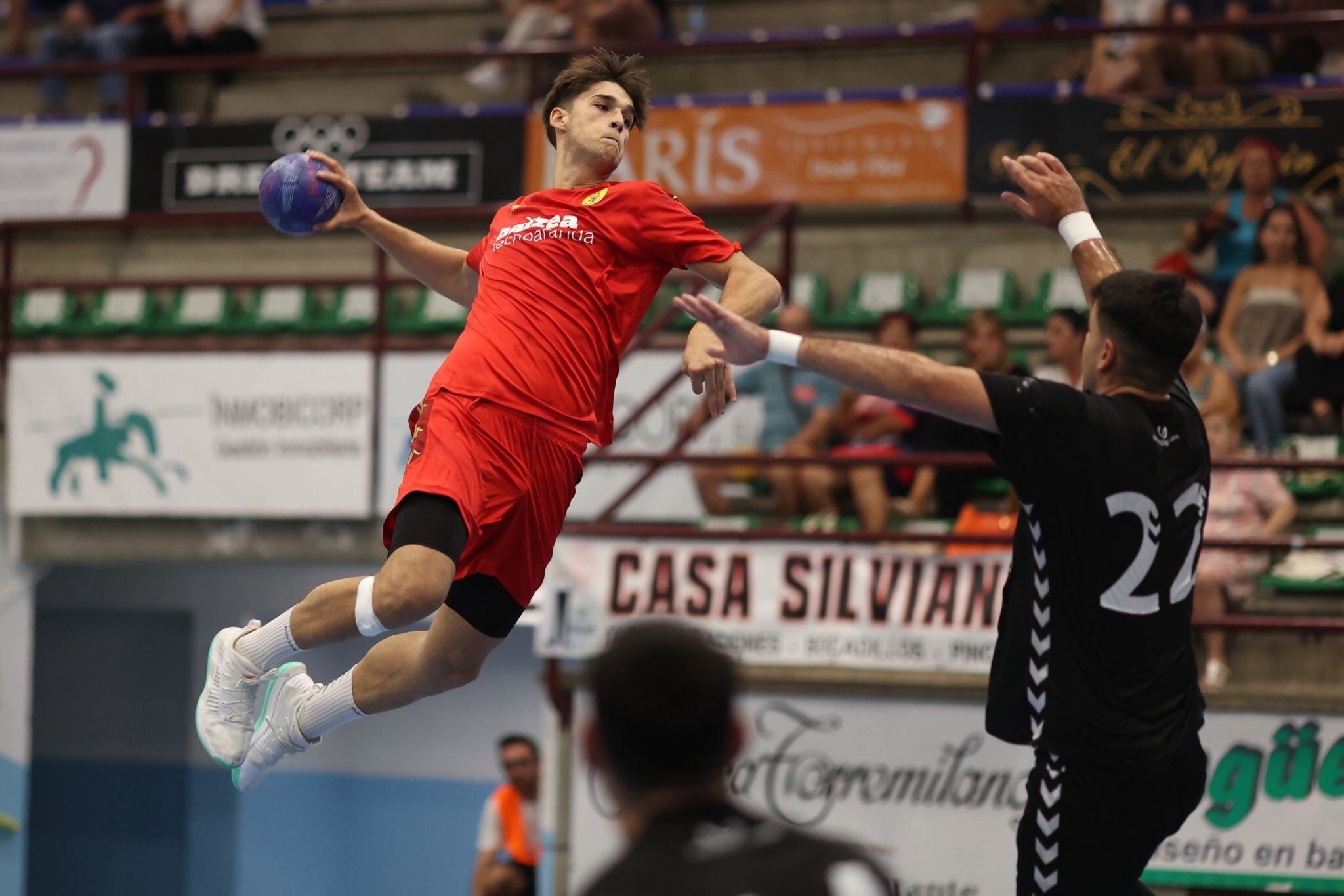 Sigue la pretemporada 2024-2025 para el equipo de balonmano arandino