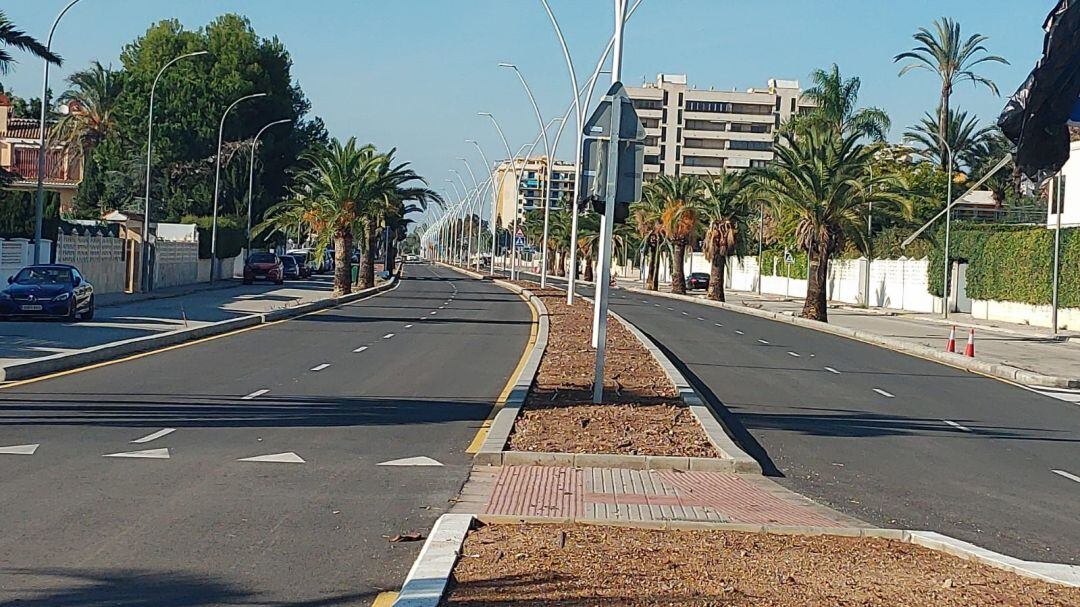 Nueva imagen de la carretera Natzaret-Oliva a su paso por la playa de Gandia