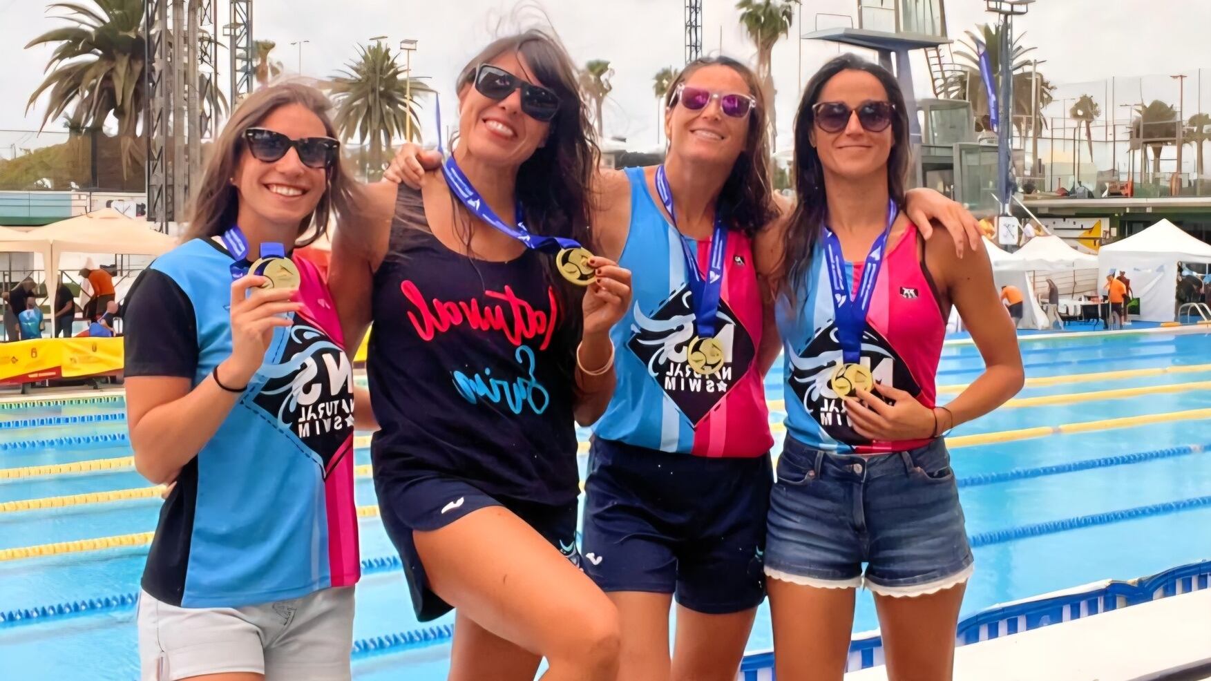 Equipo de relevos con la plata de Canarias