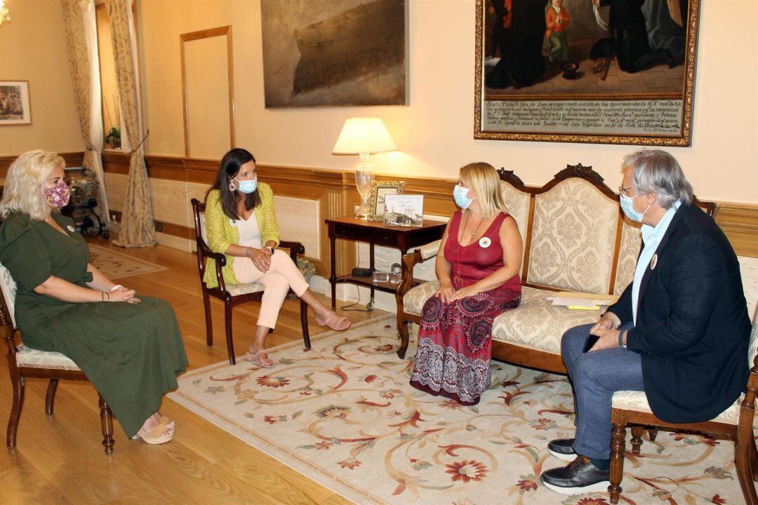 Las alcaldesas de San Fernando y Jerez se reúnen en el Ayuntamiento de la Isla