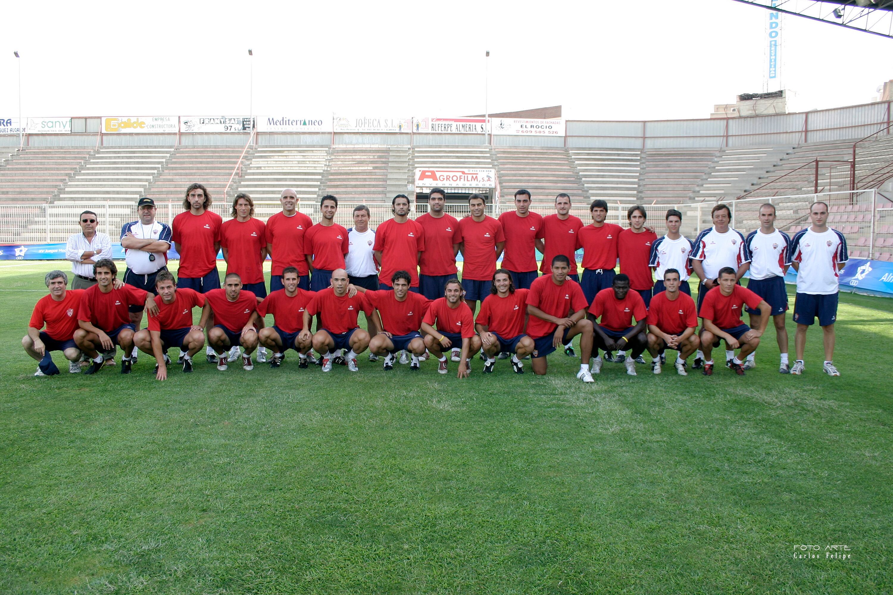 El Almería de Paco Flores posando en el Juan Rojas.