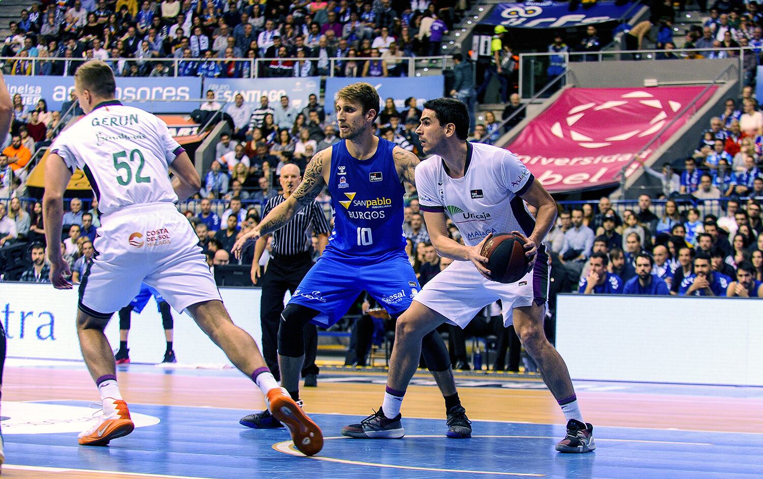 Carlos Suárez en un partido ante el San Pablo hace unas temporadas en el Coliseum. / Foto: SPB-M. González