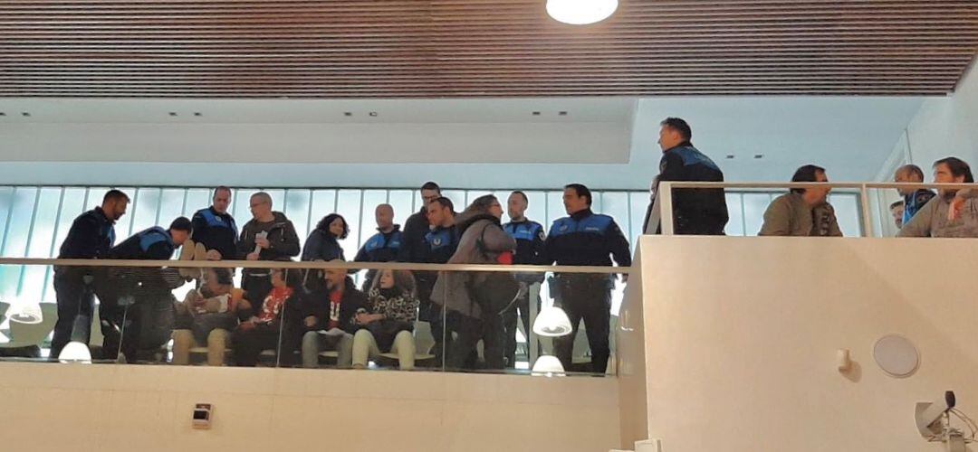 La Policía ha obligado a los trabajadores a desalojar el salón de Plenos