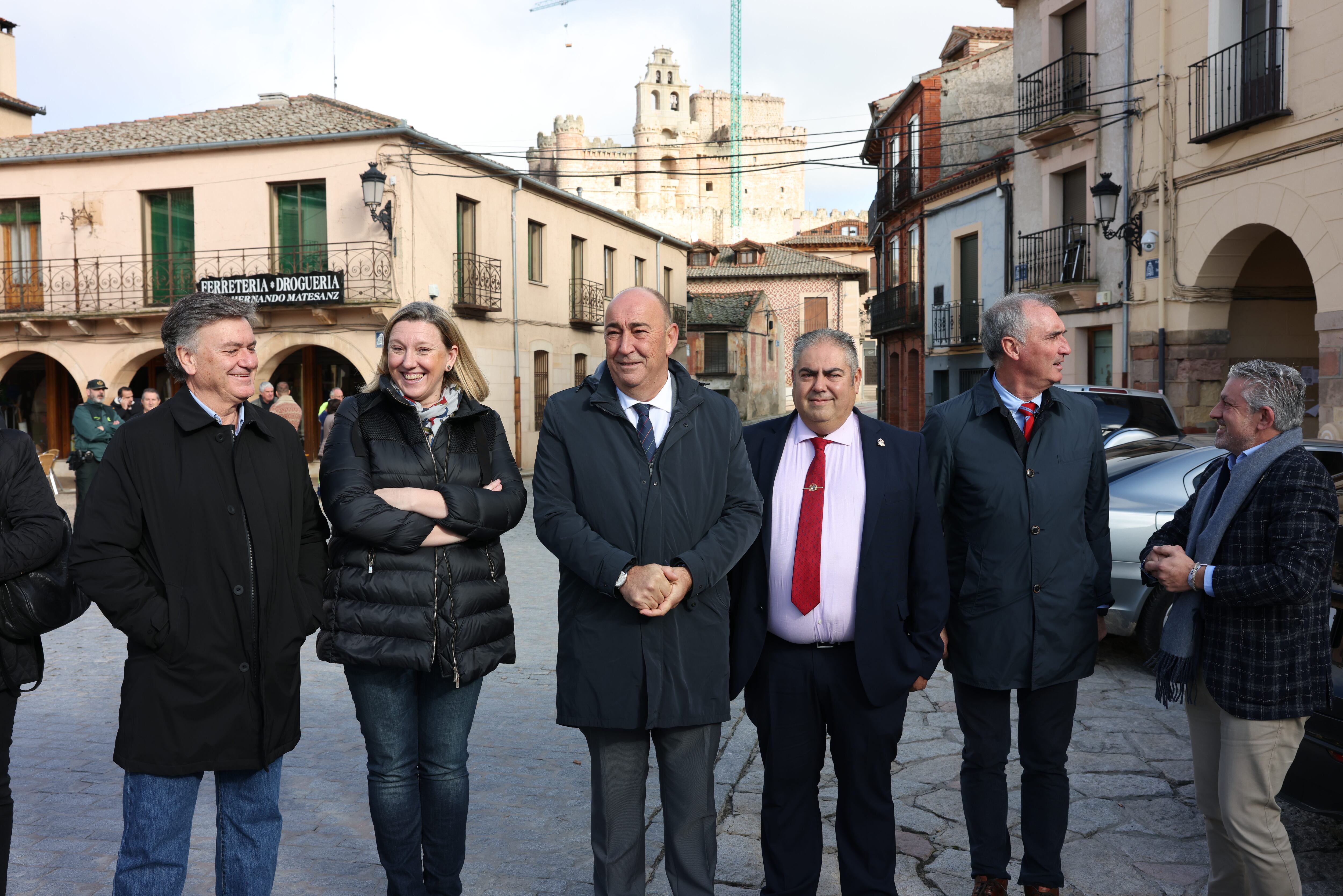 La consejera de familia, Isabel Blanco, en Turégano junto a autoridades