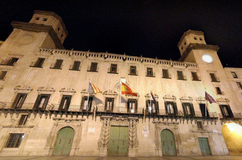 Fachada del palacio consistorial de Alicante.
