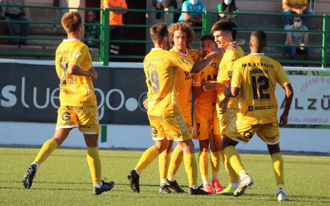 Parte de la plantilla del UCAM celebrando un gol