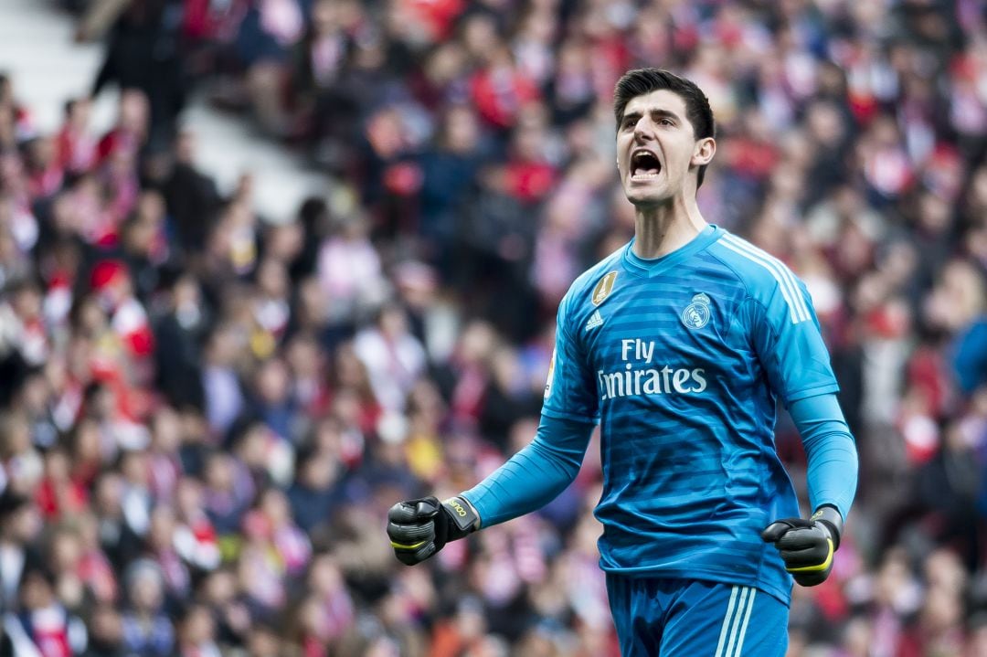 Courtois celebra un gol del Real Madrid en el Wanda Metropolitano. 