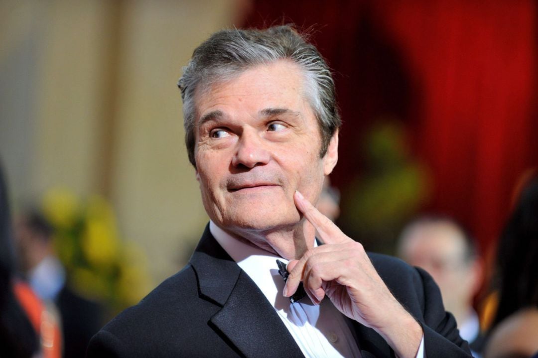 Fotografía de archivo fechada el 23 de febrero de 2020, que muestra al actor estadounidense Fred Willard mientras posa a su llegada a la ceremonia de entrega de los 81º Premios de la Academia