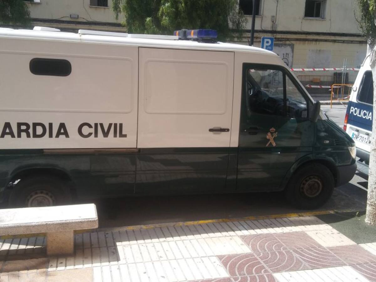 Detenido tras negarse a pagar 416 euros de ostras y gambas en un restaurante de Formentera