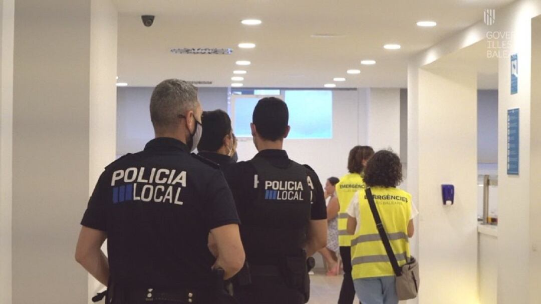 Servicios de emergencias y autoridades policiales continúan con las inspecciones de los establecimientos y zonas que favorecieron el &#039;macrobrote&#039; en Mallorca.