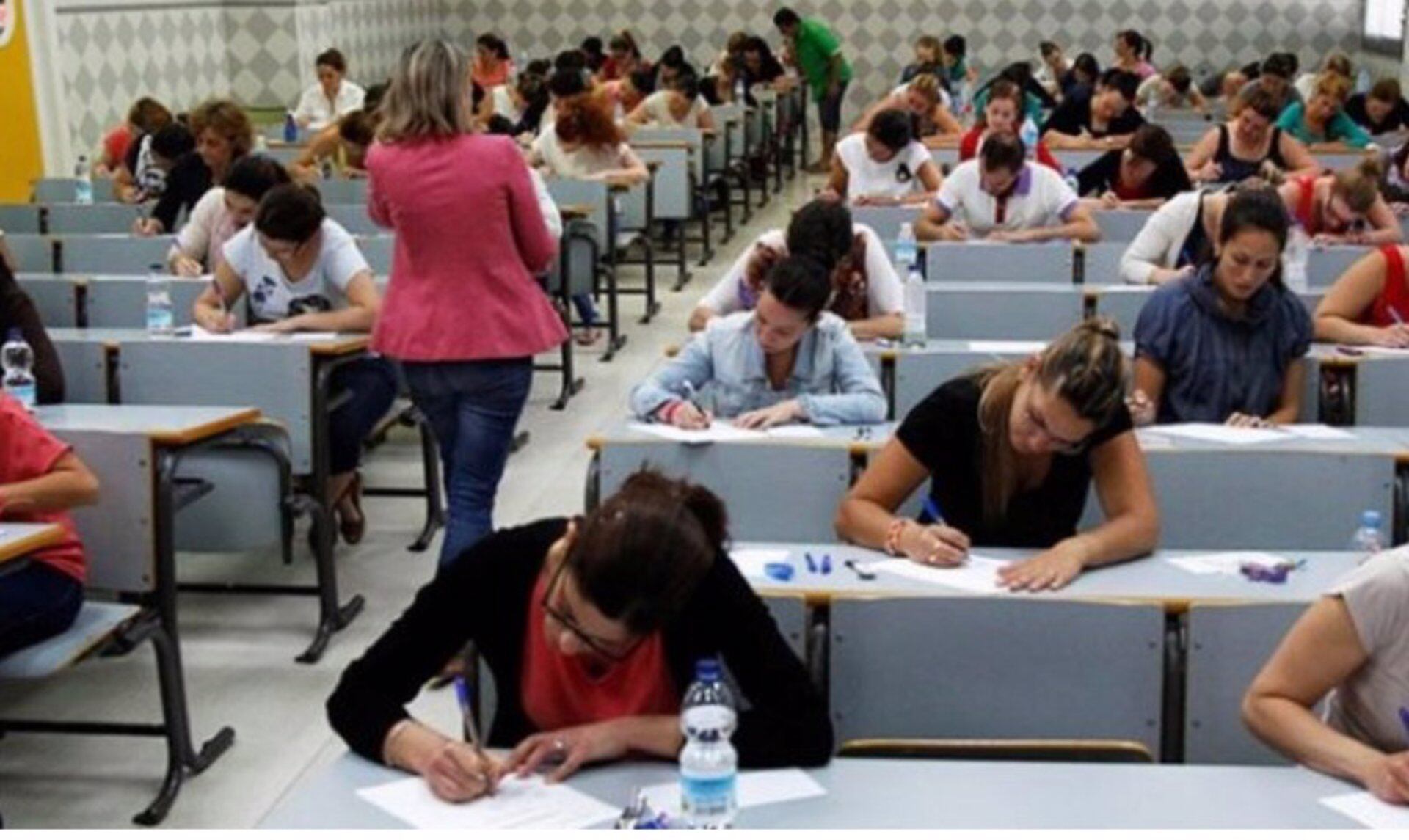 Opositores en un examen