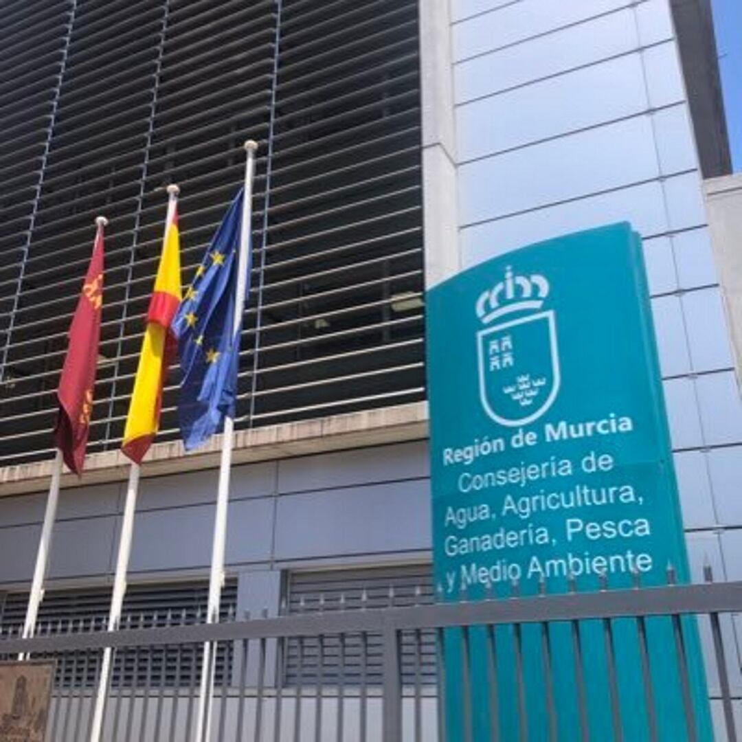 Exterior de la consejería de Agua, Agricultura, ganadería, pesca y Medio Ambiente