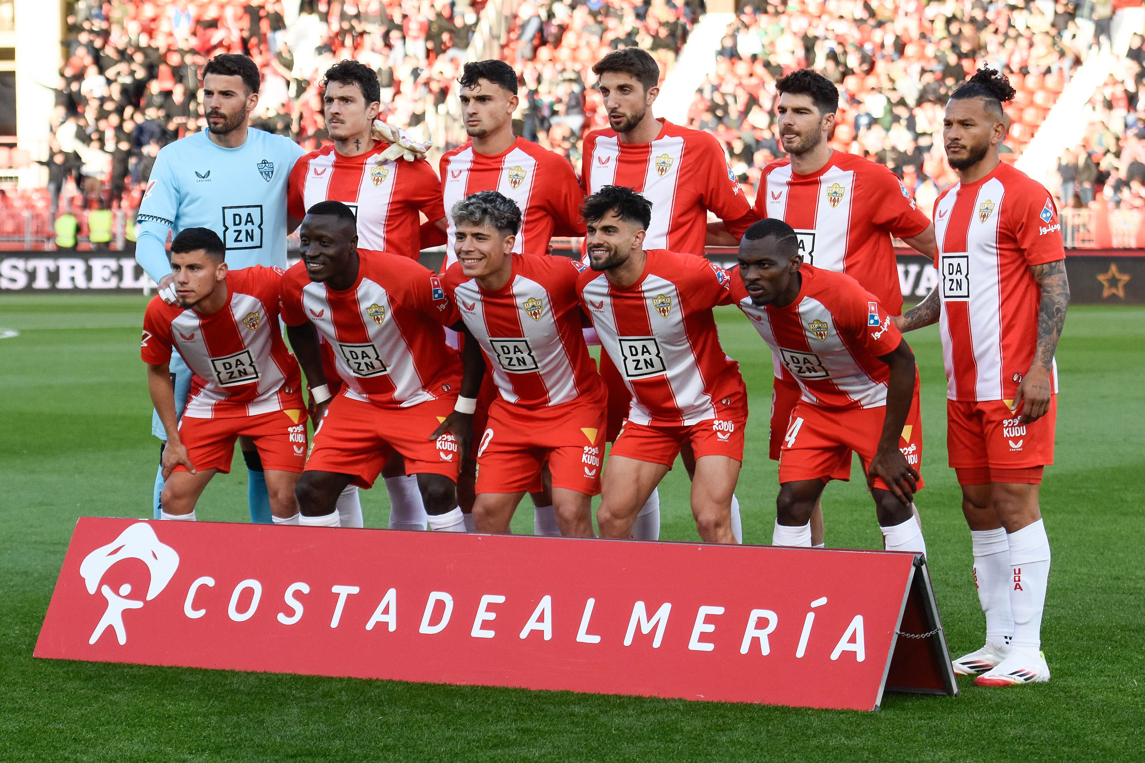 Los jugadores del Almería se juegan una pasta.