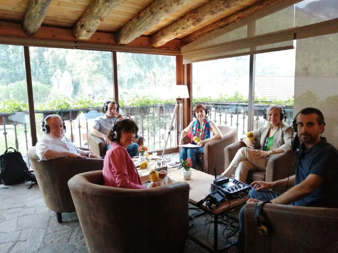 Emisión de La Rebotica desde el Hotel Mediodía de Plan (Huesca), coincidiendo con el Foro de la España Vaciada, organizado por la Cadena SER 