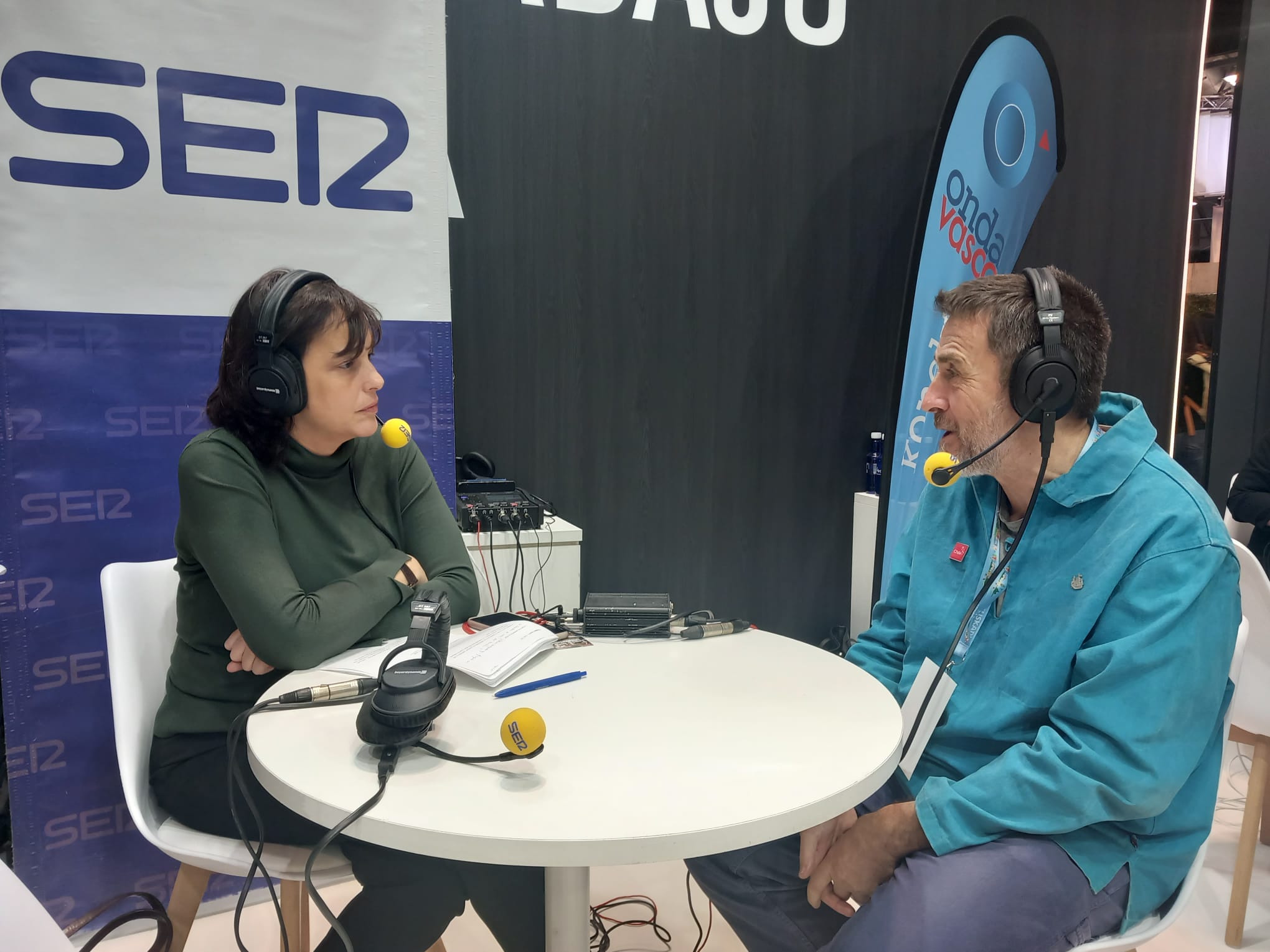 Xabier Agote, director de Itsas Festibala, en el set de la Cadena SER Gipuzkoa en FITUR