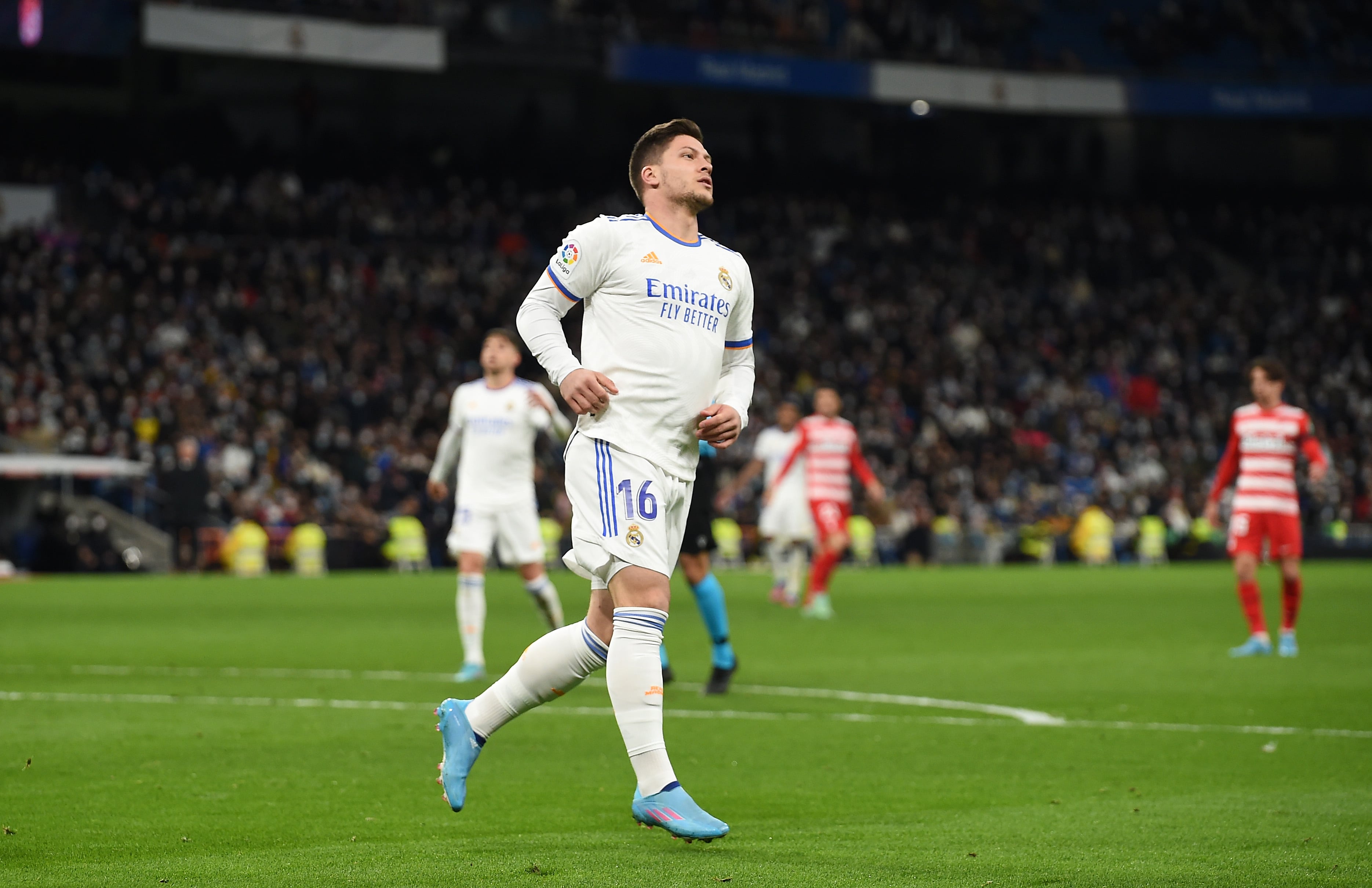 Luka Jovic durante un encuentro disputado en el Santiago Bernabéu frente al Granada.