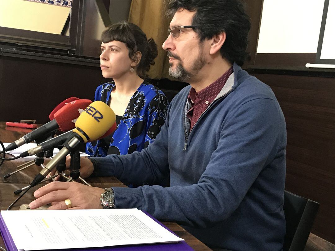Plácido Martínez y Estefanía Rodríguez en la rueda de prensa