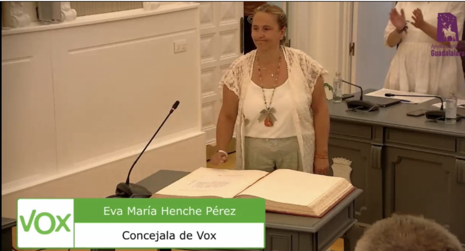 Eva María Henche jurando el cargo de concejala de Ayto. Guadalajara