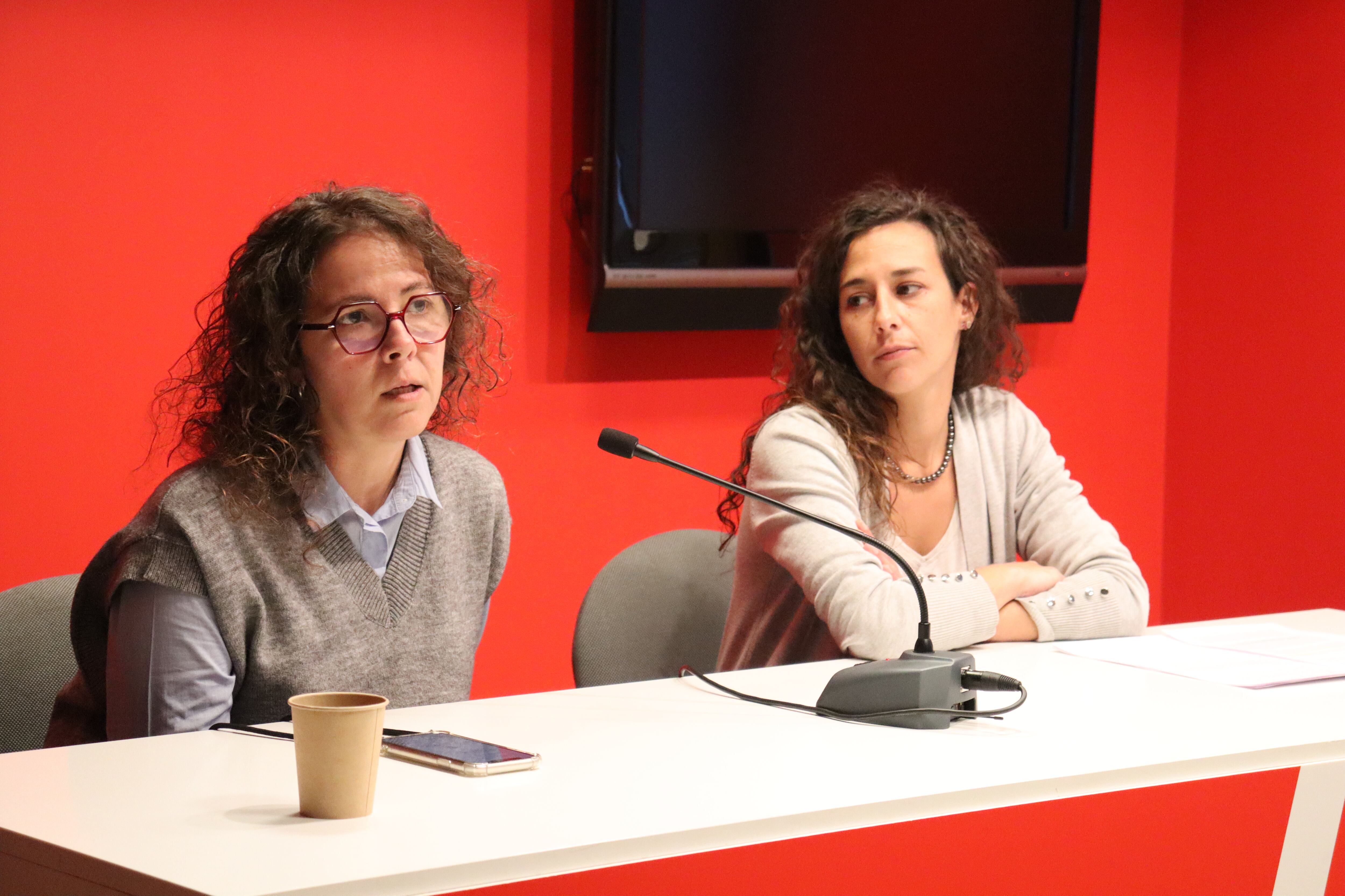 Judith Salazar i Maria Nazzaro durant la compareixença del PS sobre l'avortament.