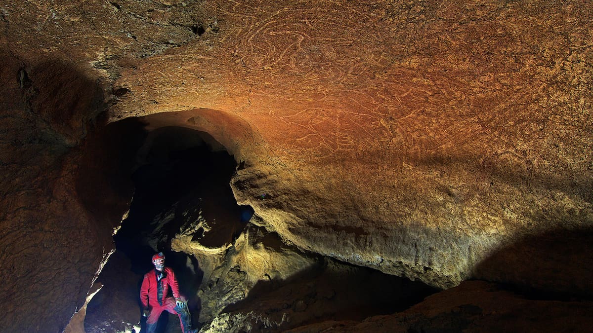 Bizkaia descubre dos tesoros prehistóricos: el primer hipogeo mixto en Gamiz-Fika y nuevos grabados en Armintxe