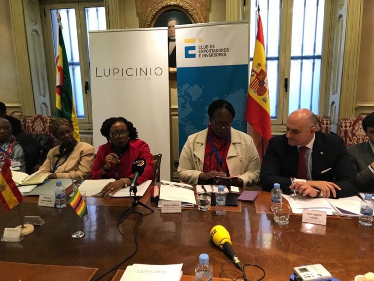 La ministra de turismo de Zimbabue durante su estancia en España para presentar los cambios de su país tras la salida de Robert Mugabe del poder. 