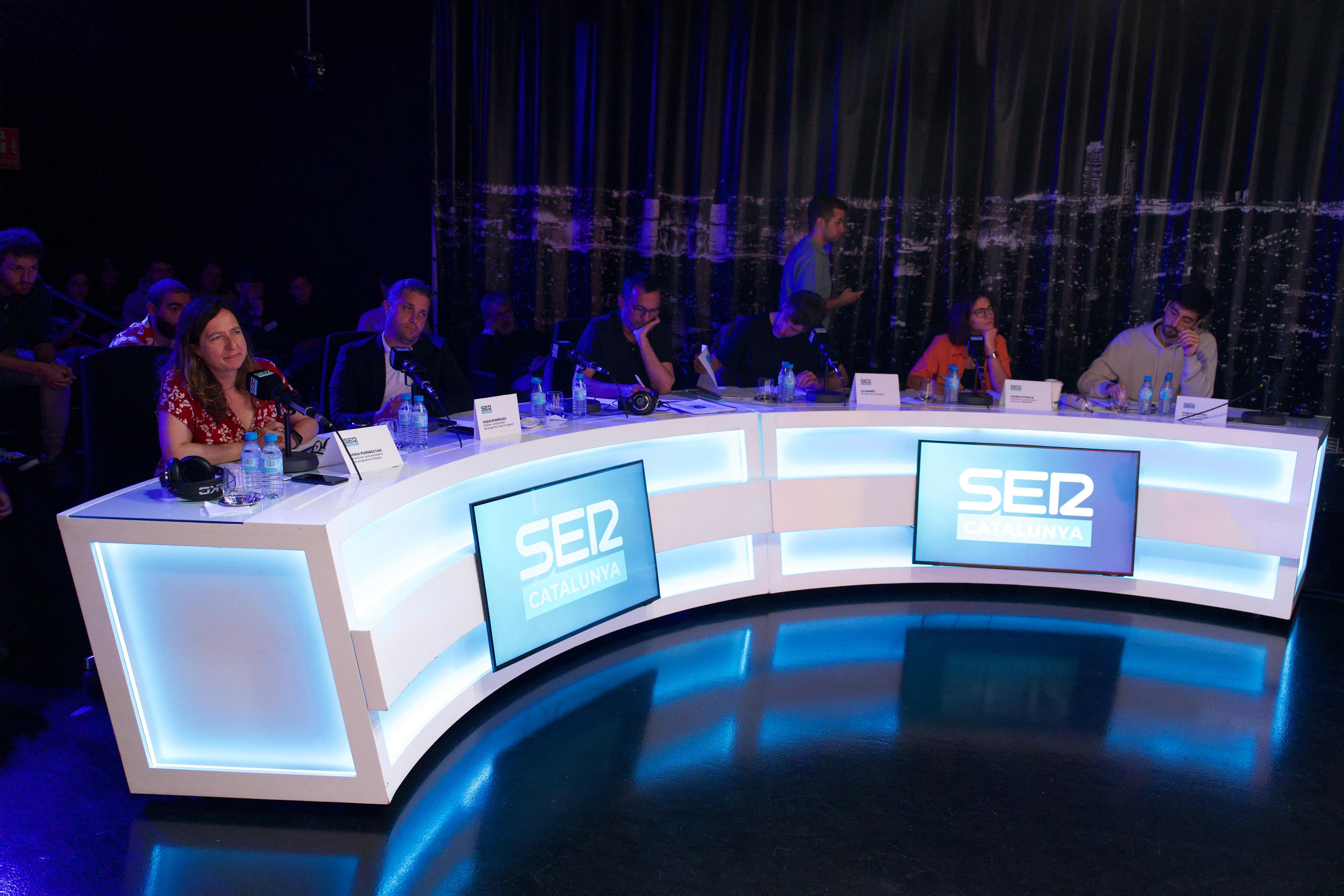 Anna Puigboltas, Sique Rodríguez, Joan Alegre, Iu Andrés, Laura Estrada i Pablo Sánchez (Membres del jurat dels Premis IdeaRàdio 2025)