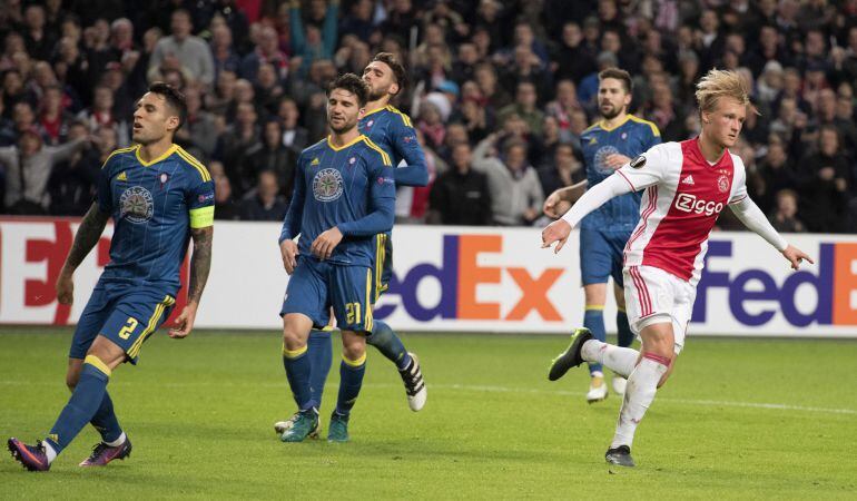 Dolberg celebra el primer gol del Ajax