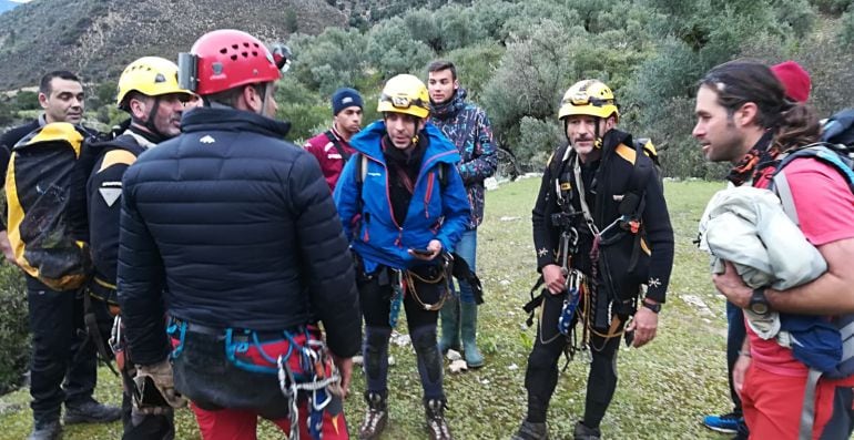 El operativo de rescate localiza a los dos montañistas desaparecidos en la Garganta Verde