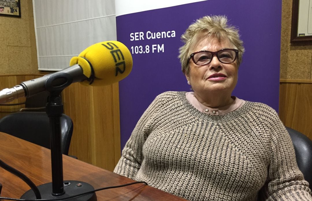 Teresa Marín Eced en los estudios de SER Cuenca.