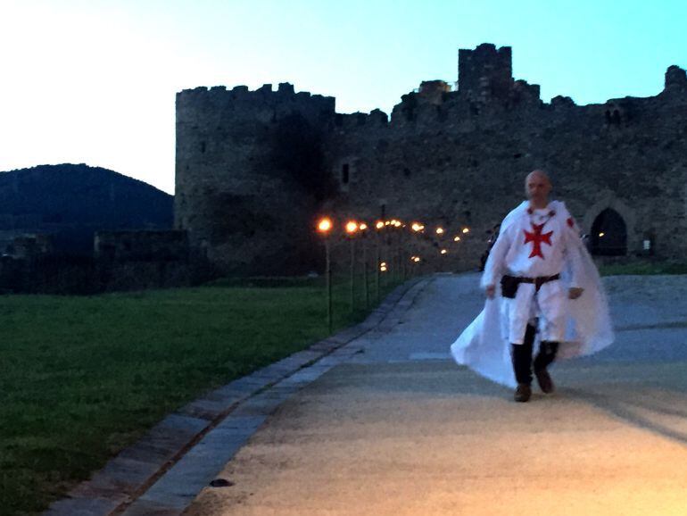 Imagen en los preparativos de la Noche Templaria en el castillo