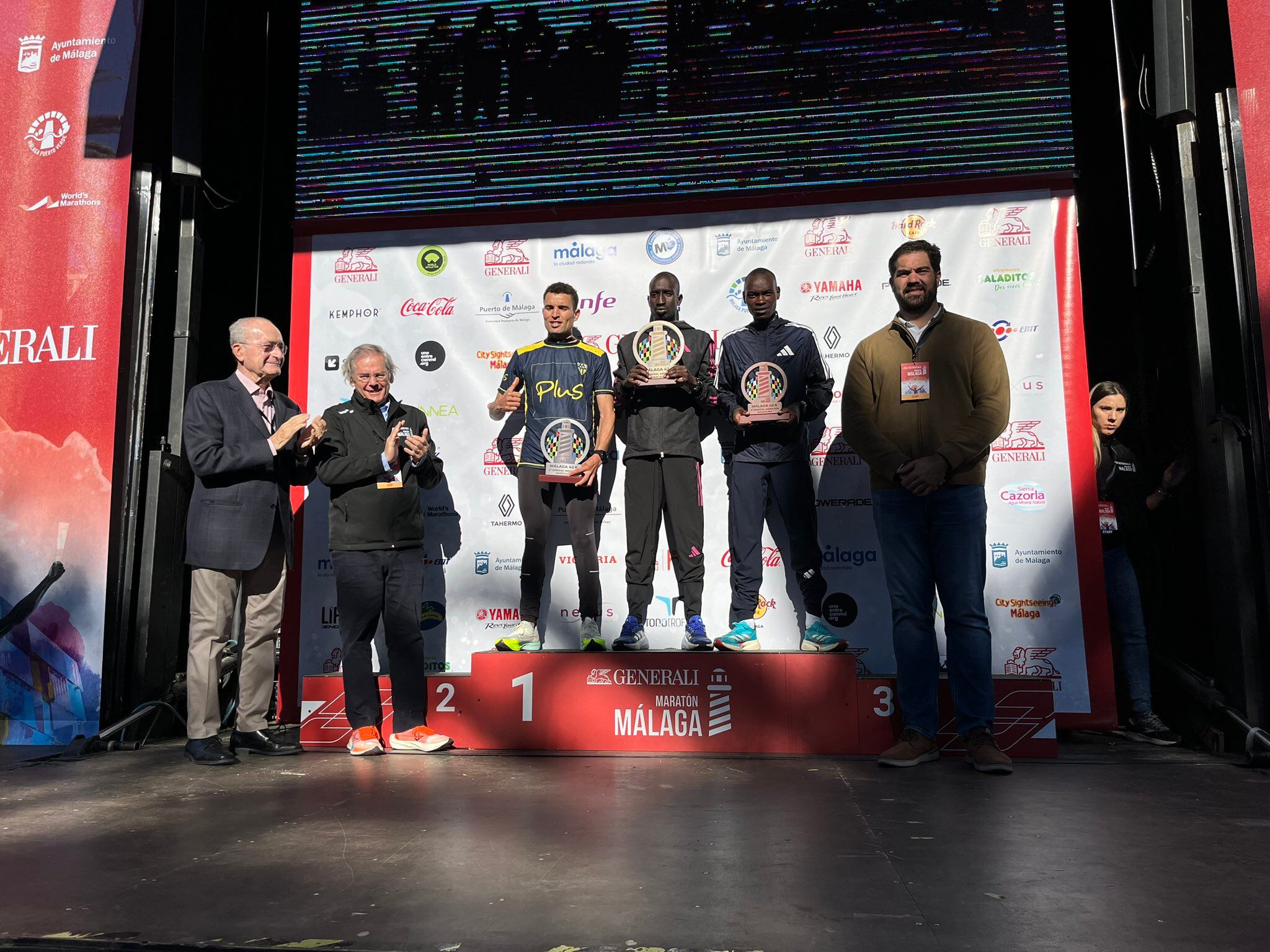 Los campeones de la maratón de Málaga disputada este domingo con una distancia de 42 kilómetros