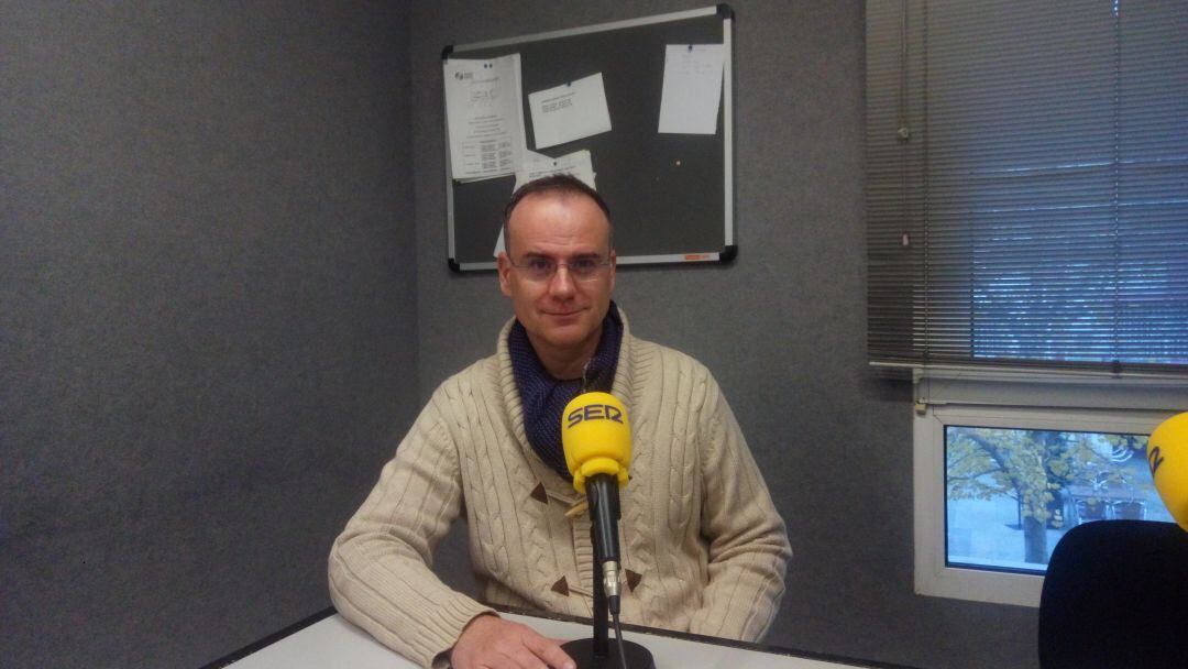 Visita anterior de Sergio Benito a la redacción informativa de Radio Dénia Cadena SER.