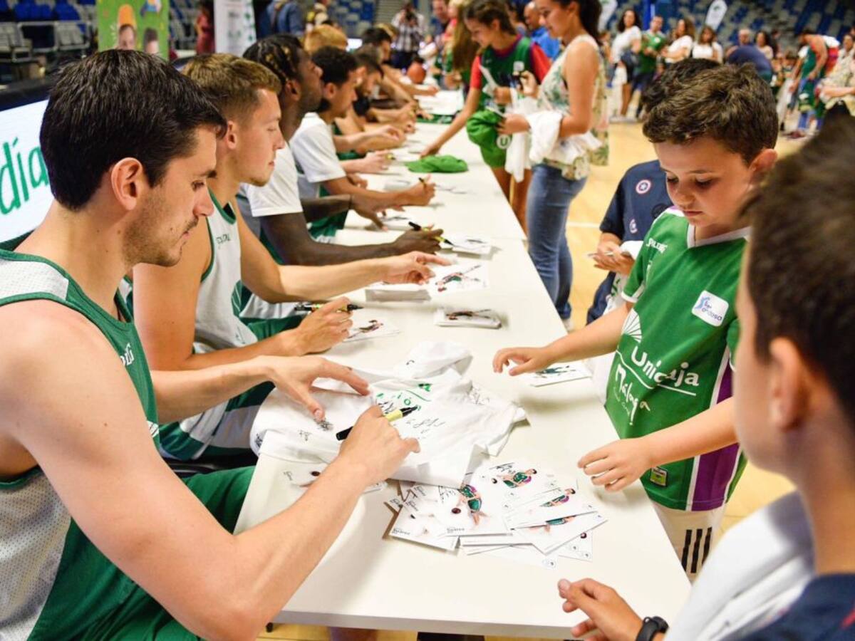 El Unicaja se apoya en la afición para los play offs