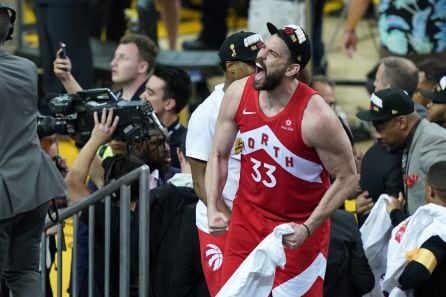 Marc Gasol festeja el título de campeón de la NBA