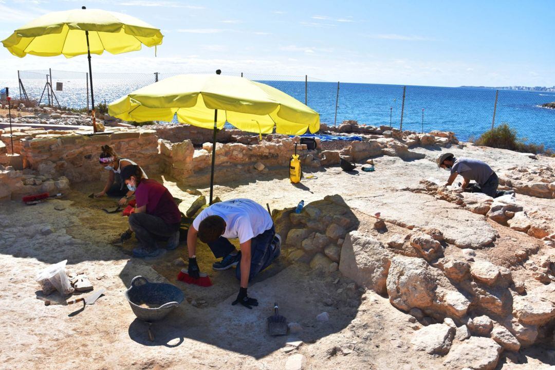 Una imagen de archivo de unas excavaciones en L'Illeta dels Banyets, en El Campello.