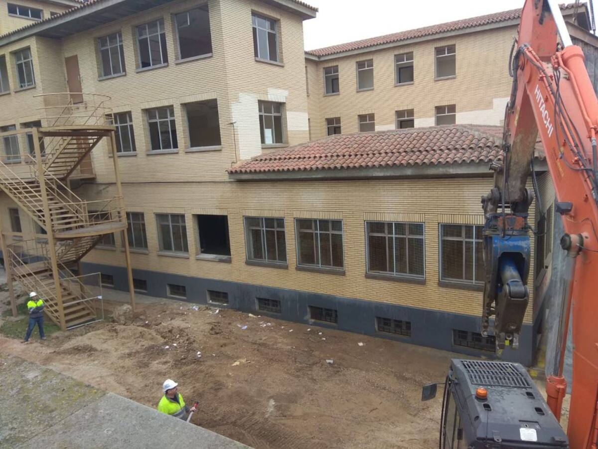 Adiós, Pabellón de Filología