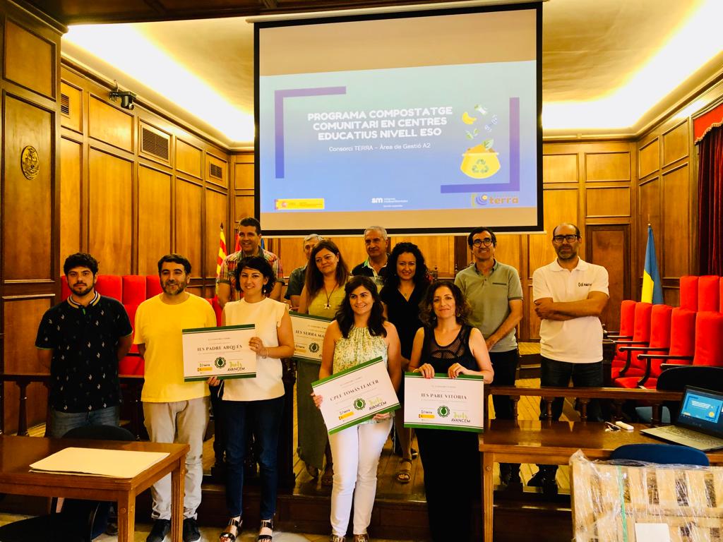 El acto de entrega de los reconocimientos por el programa de compostaje del Consorcio Terra se celebró en el Ayuntamiento de Alcoy.