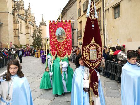 En la procesión participan todas las cofradías de Segovia
