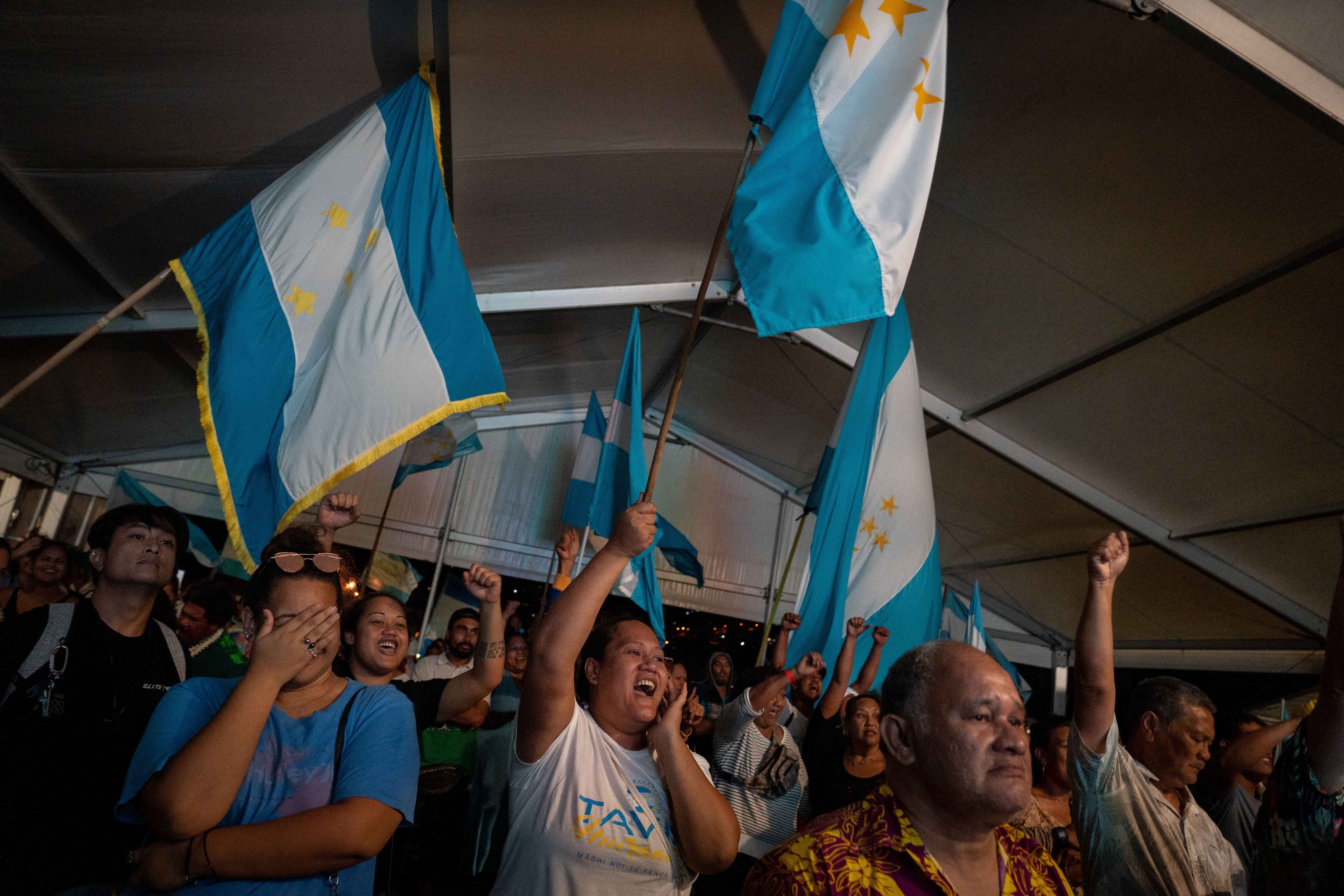 Votantes independentistas celebran su victoria en las elecciones de la Polinesia Francesa